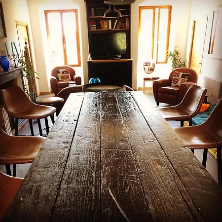 1722 De Charmes Ville-di-Paraso